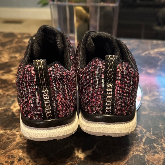 Skechers Women’s Virtue Slip-On Walking Sneakers from Finish Line Size 7 - Picture 4 of 7